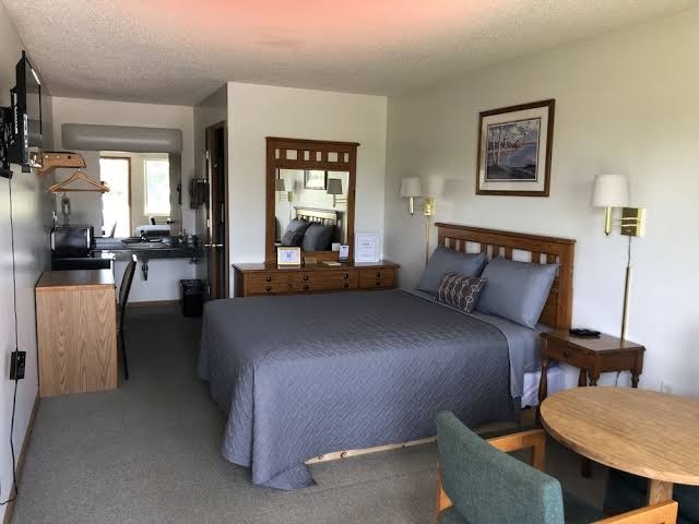 Edge O' the Woods Motel Hotel 2