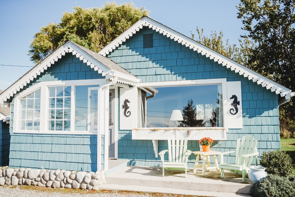 Juan de Fuca Waterfront Hotel & Cottages