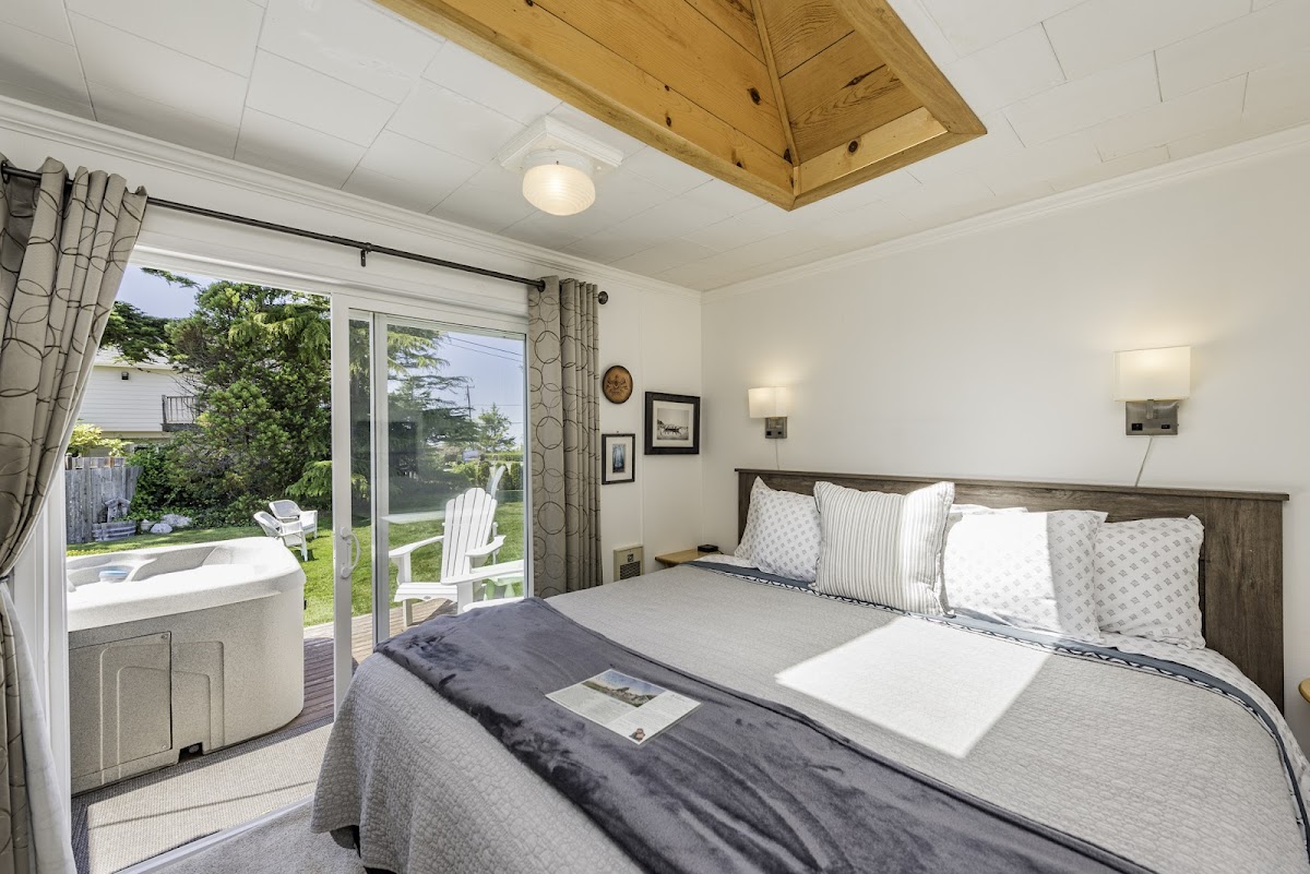 Juan de Fuca Waterfront Hotel & Cottages Hotel 2