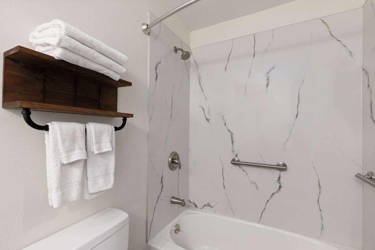 Ramada by Wyndham Studio Suites Dothan Hotel 3