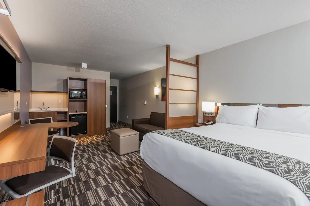 Microtel Inn & Suites by Wyndham College Station Hotel 2