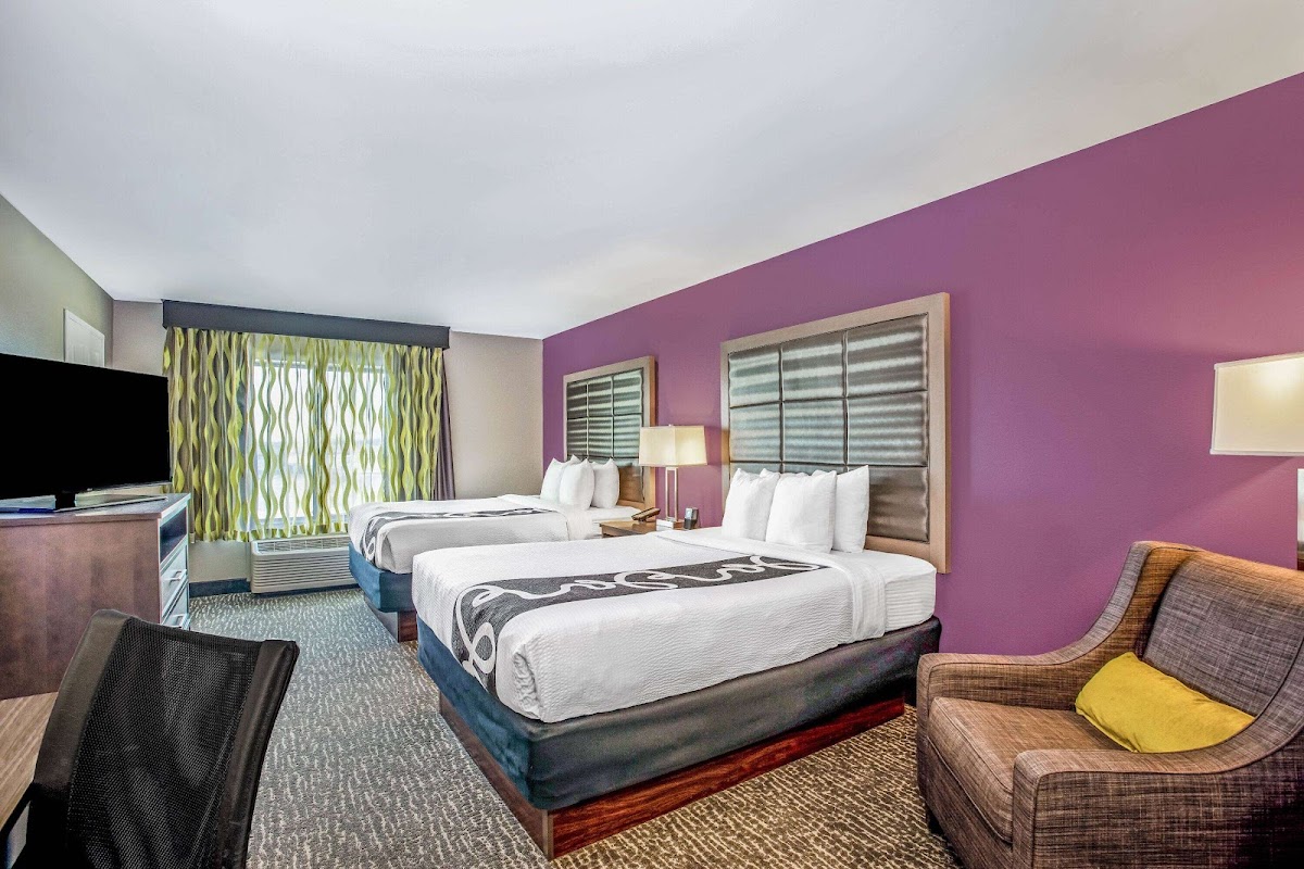 La Quinta Inn & Suites by Wyndham Kearney Hotel 2