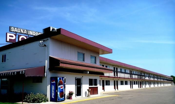 Algonquin Motor Lodge
