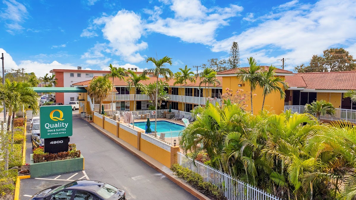 Quality Inn & Suites Airport Cruise Port Hollywood Hotel 1