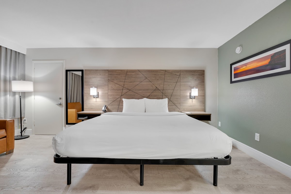 Quality Inn & Suites Airport Cruise Port Hollywood Hotel 2