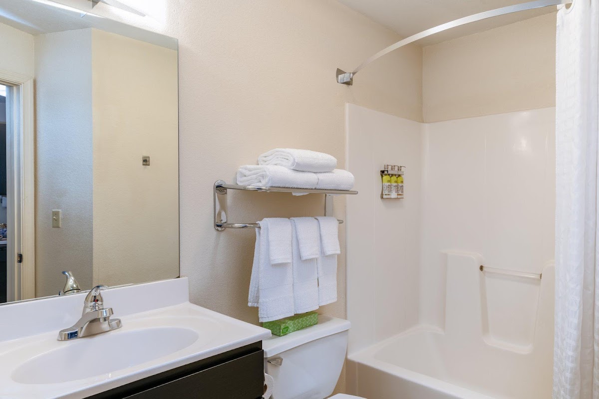 Candlewood Suites Washington-Dulles Herndon by IHG Hotel 3