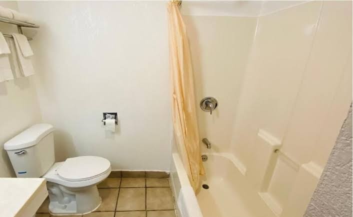 Budget Inn & Suites Hotel 3