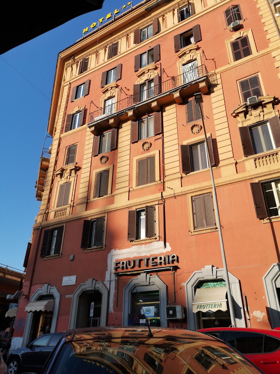 Amico Hotel