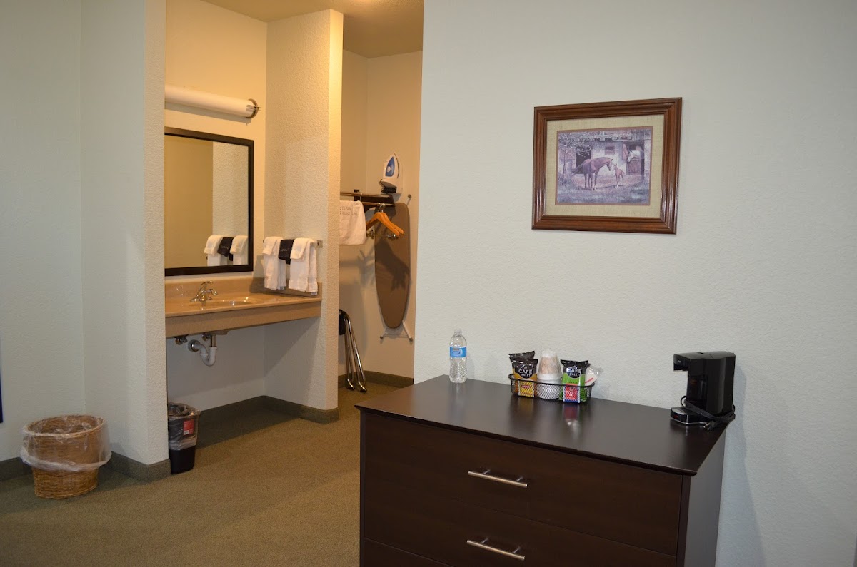 Altenhofen Inn & Suites
