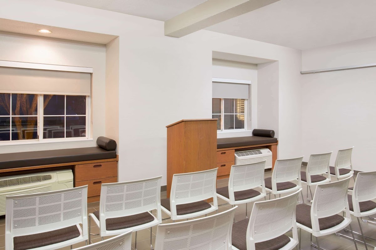 Microtel Inn & Suites by Wyndham Leesburg/Mt Dora Hotel 3