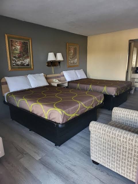 Budget Host Inn Hotel 2