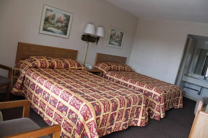 Budget Host Inn Hotel 3