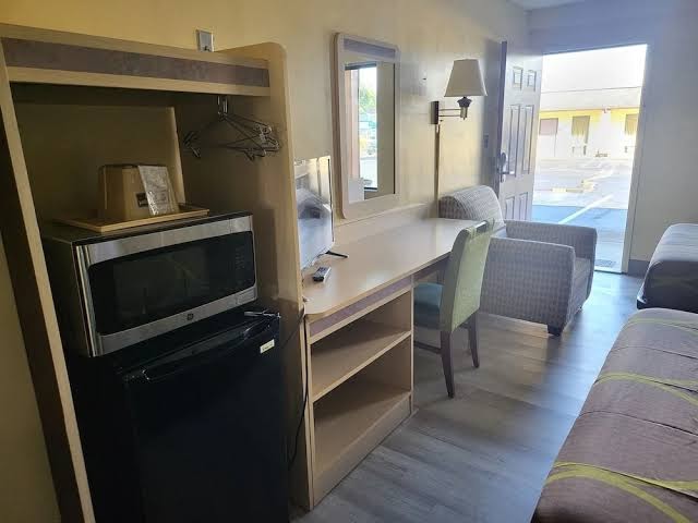 Budget Host Inn
