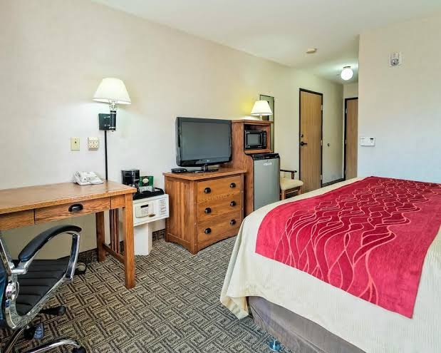 Comfort Inn & Suites Ponca City near Marland Mansion Hotel 3
