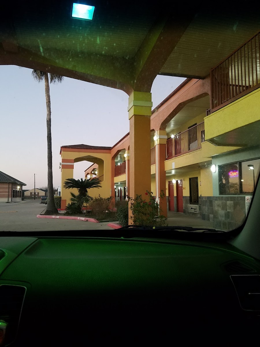 Palace Inn Tomball Hotel 2