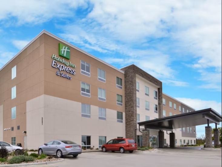 Holiday Inn Express & Suites Marshalltown by IHG