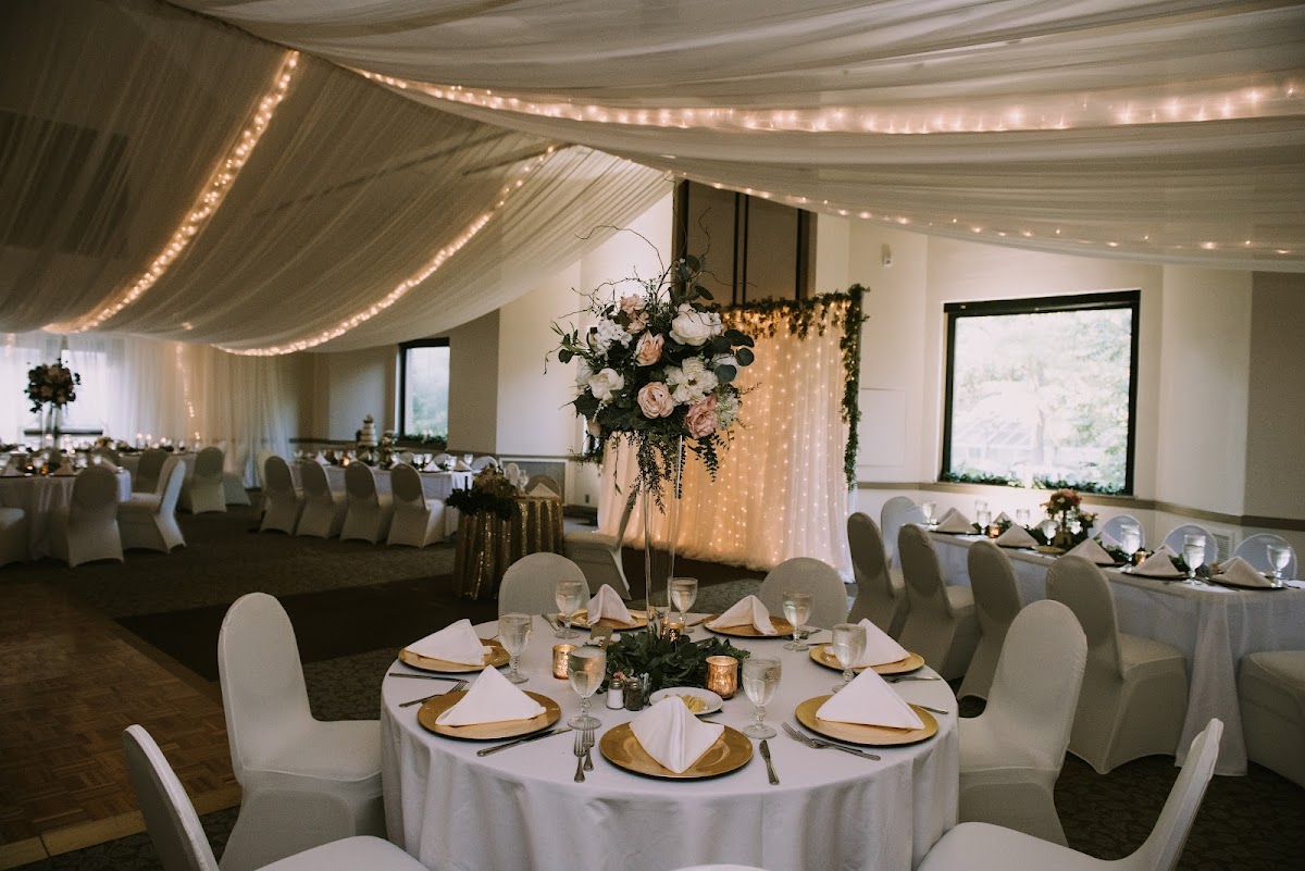 New Harmony Inn Resort & Conference Center Hotel 3