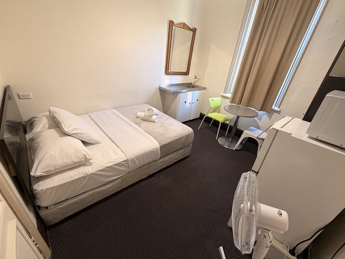 Falcon Lodge Hotel 2