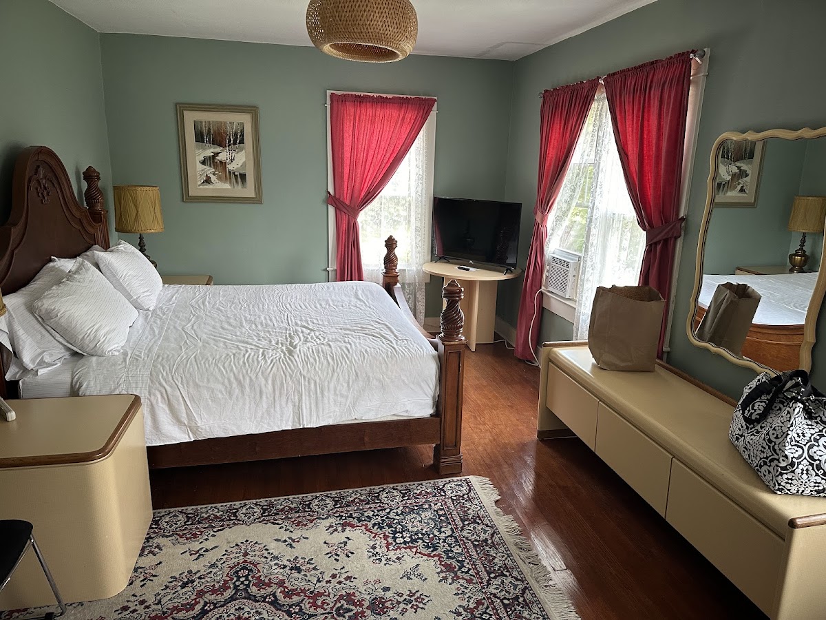 Kenoza Lake View Manor Hotel 2