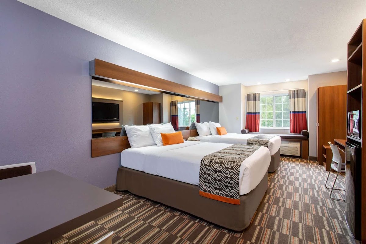 Microtel Inn & Suites by Wyndham Philadelphia Airport Hotel 2