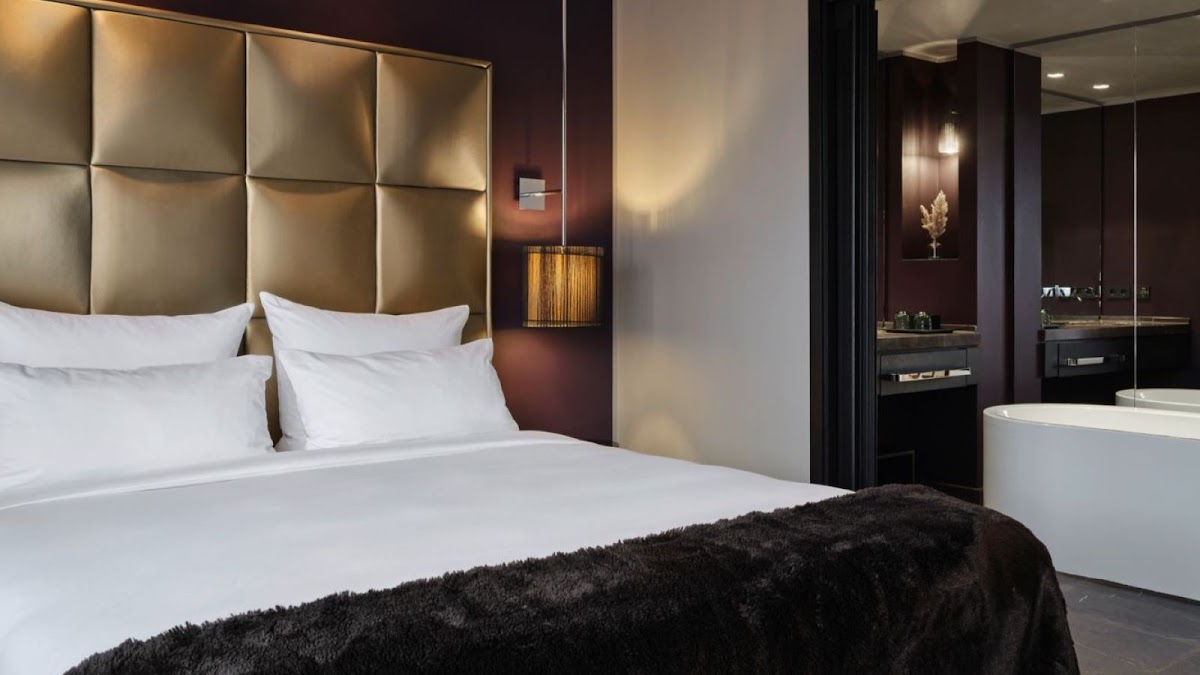 Roomers Frankfurt, Autograph Collection