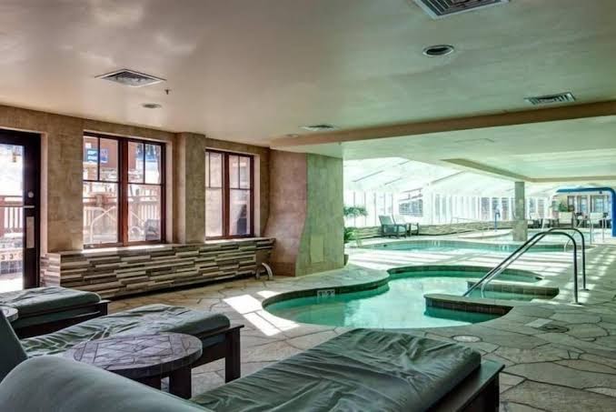 Crystal Peak Lodge