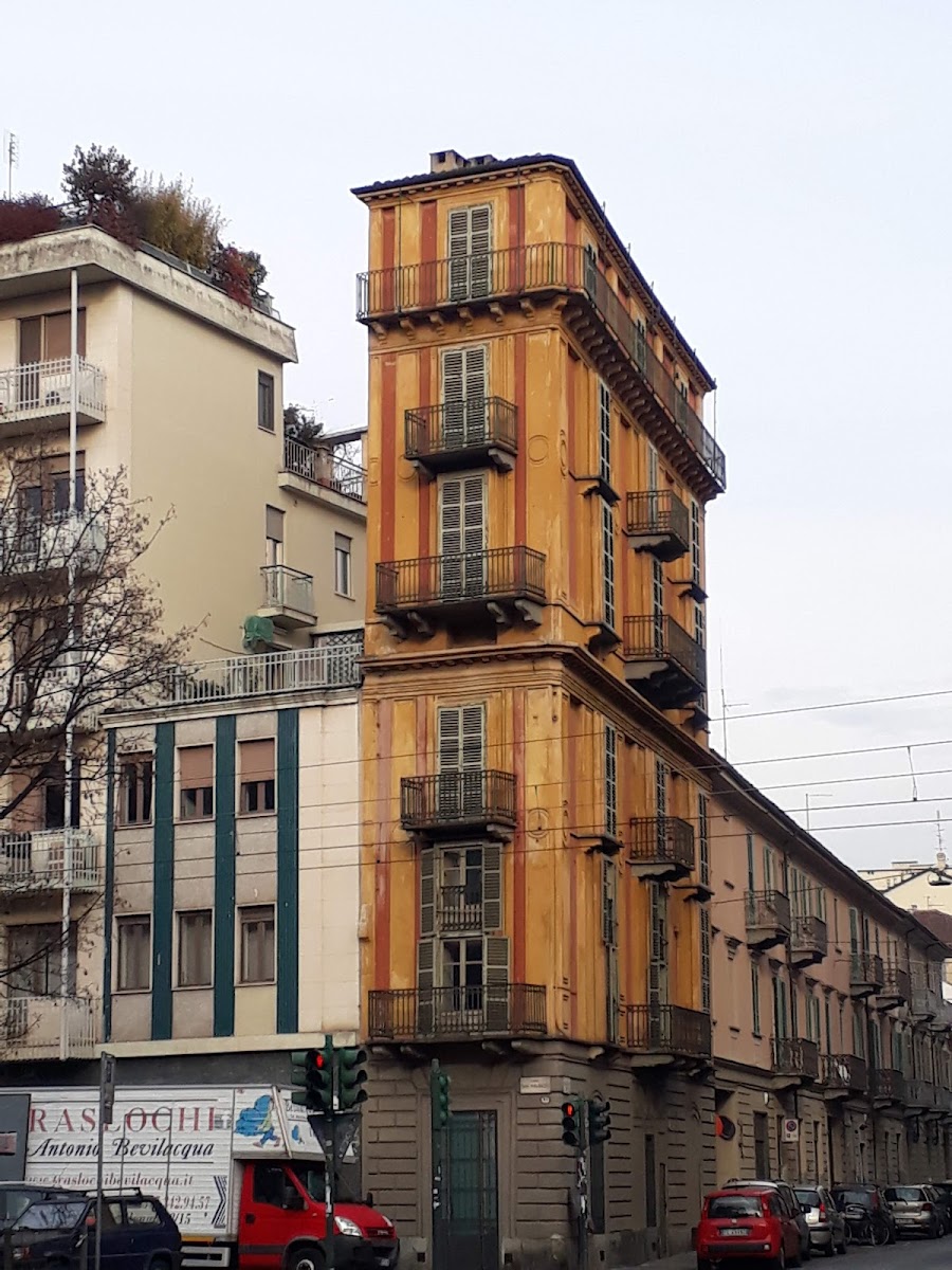 7 Rooms Guest House in Turin