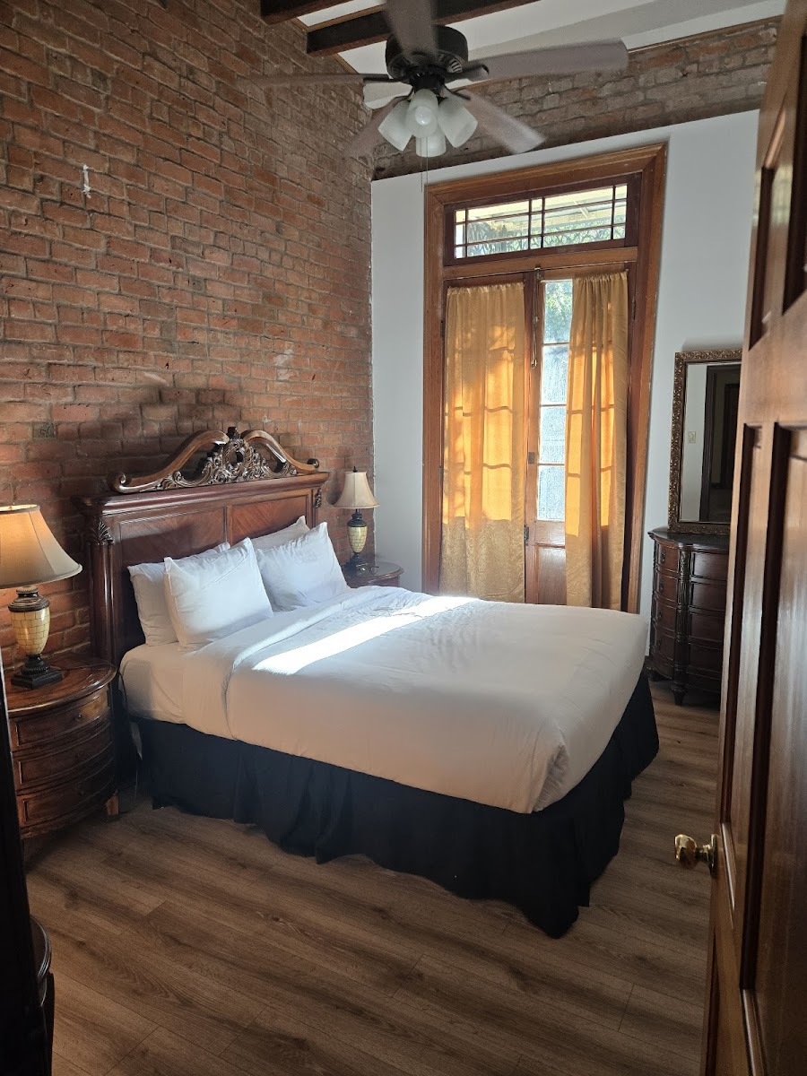 Jean Lafitte House Hotel 2