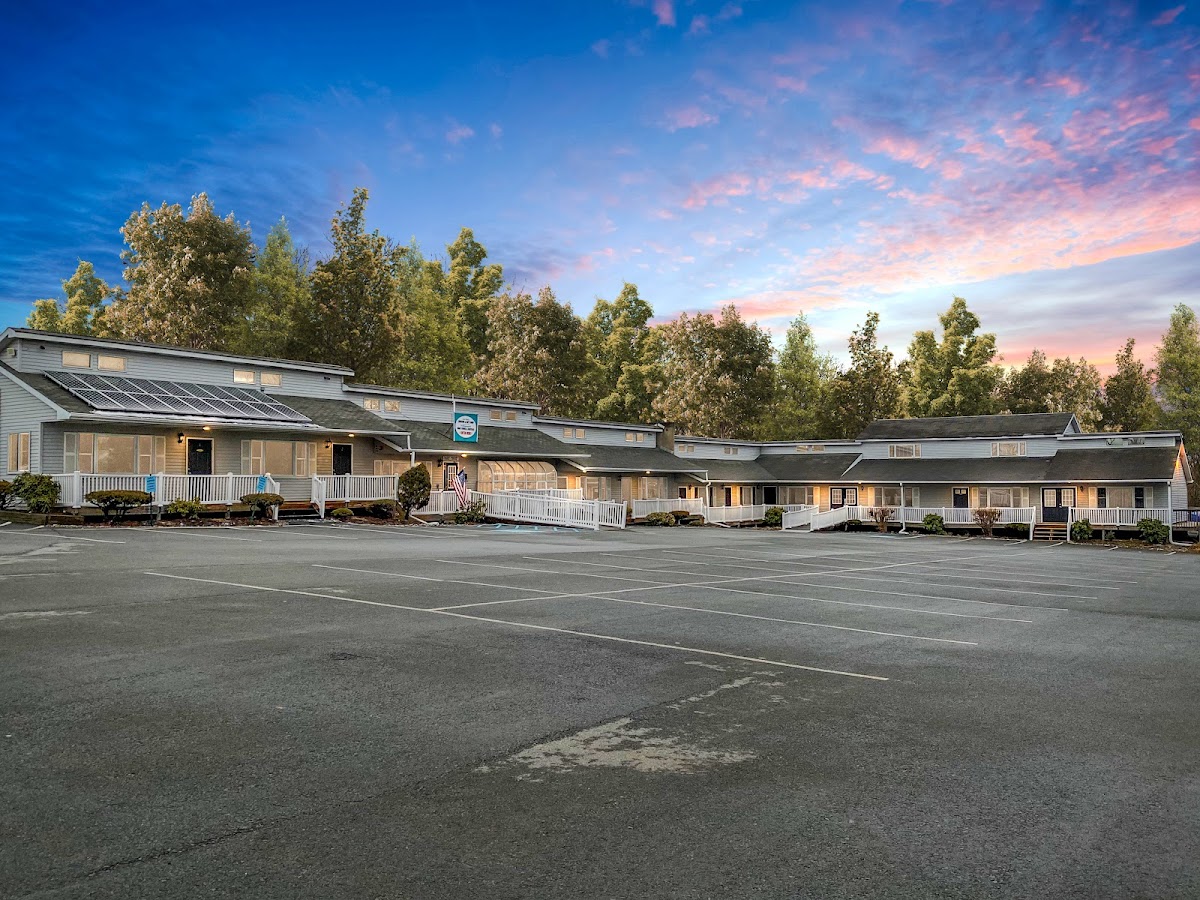 East Shore Lodging