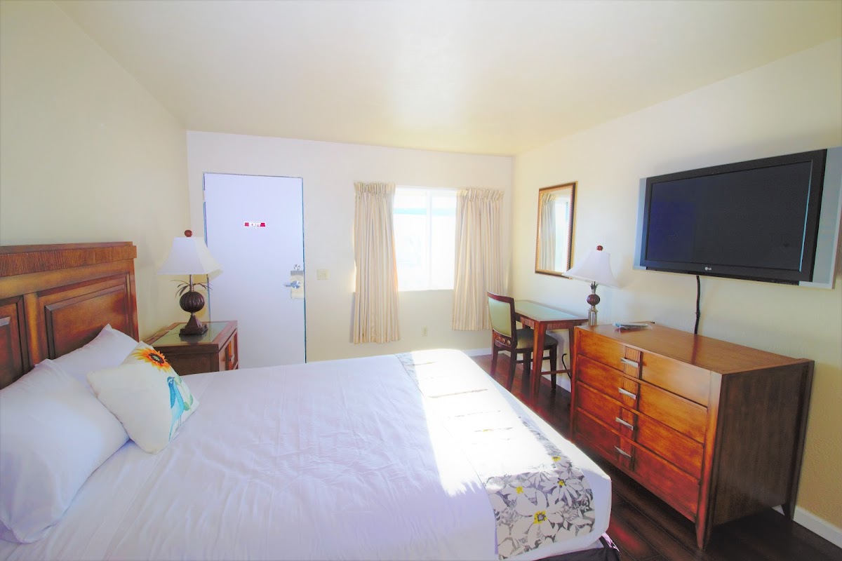 The Siren of Discovery Inn & Suites Hotel 2