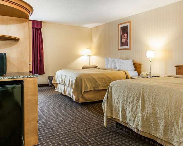 Quality Inn & Suites Shelbyville I-74 Hotel 3