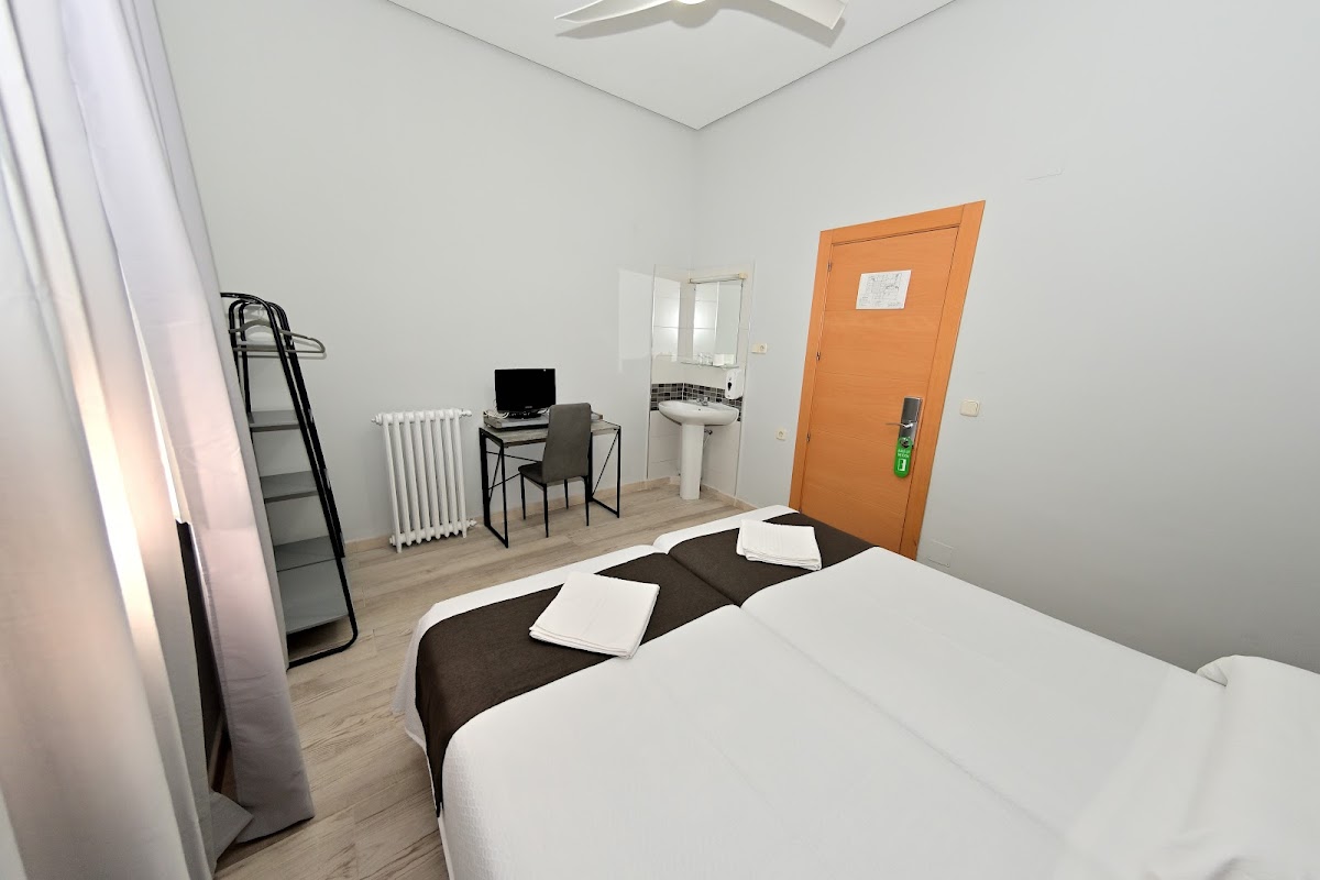 Hostal Falfes Hotel 3