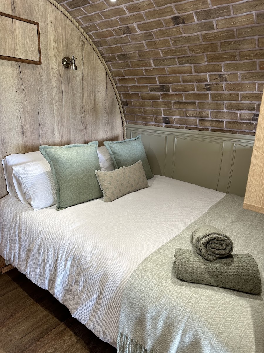 Bredon View Glamping Retreats Hotel 2