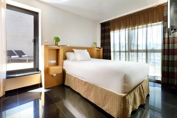 Hesperia Apartments Fira Hotel 2