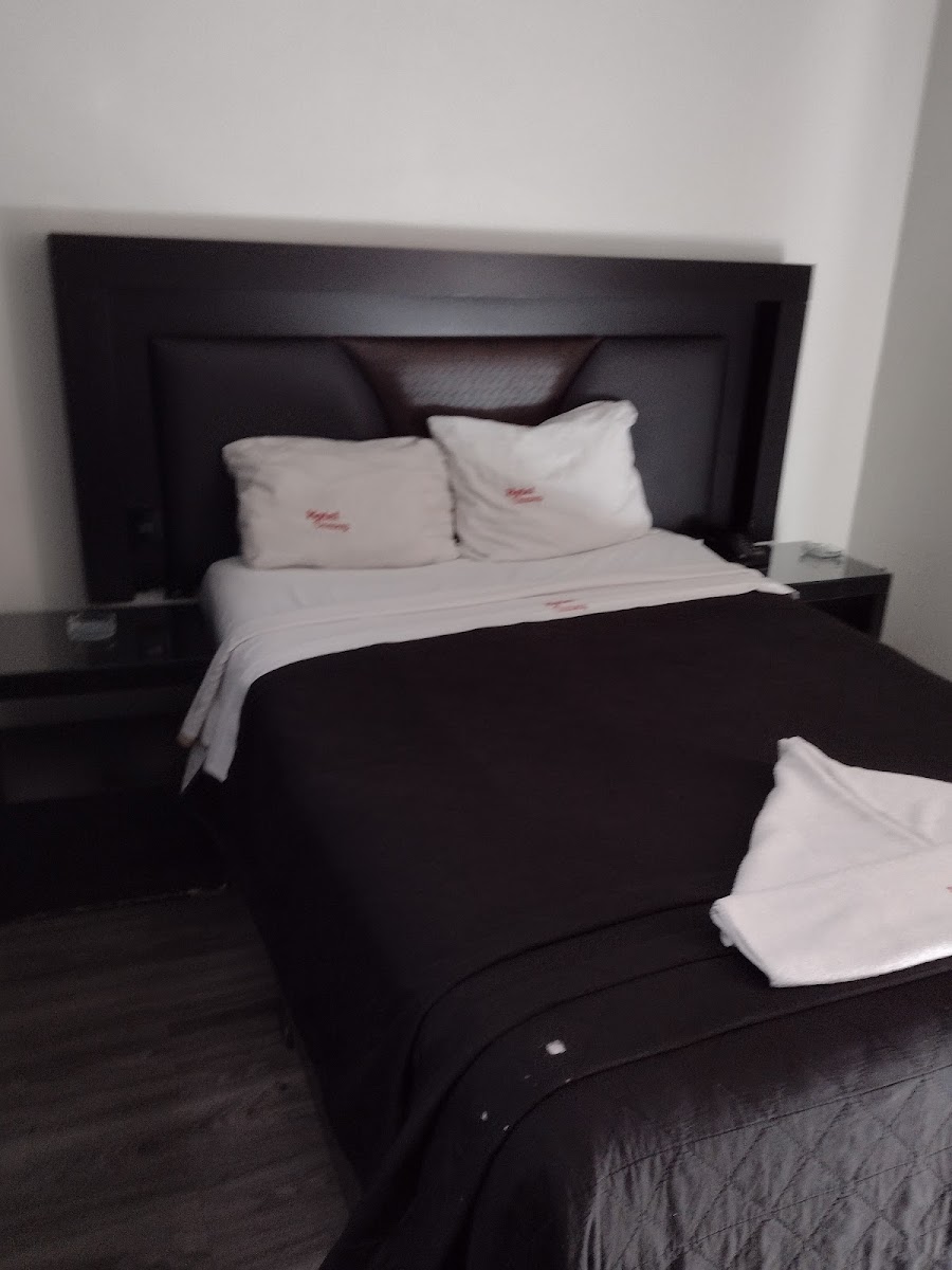 Hotel Rojo Hotel 2