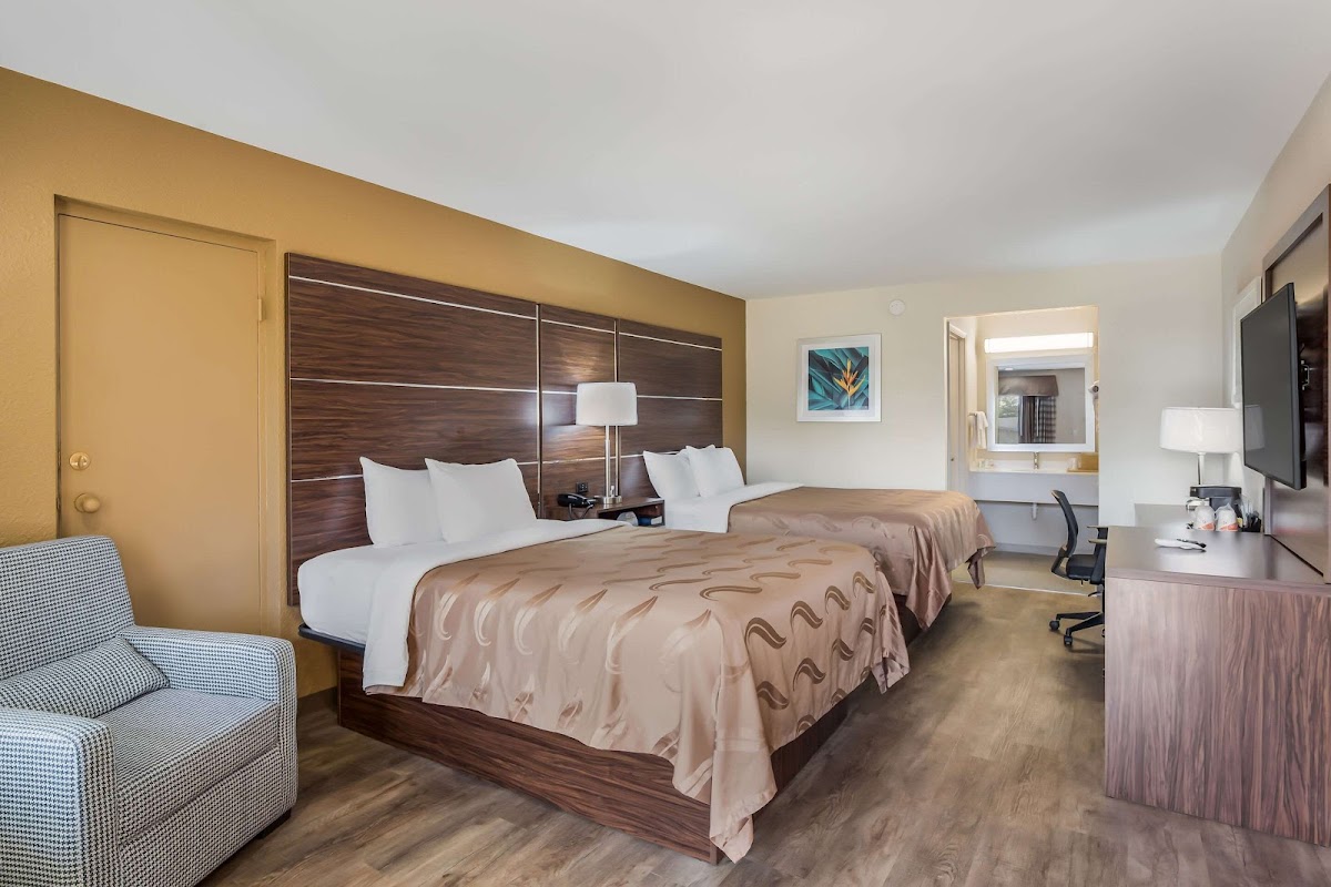 Quality Inn & Suites Suffolk West Hotel 2