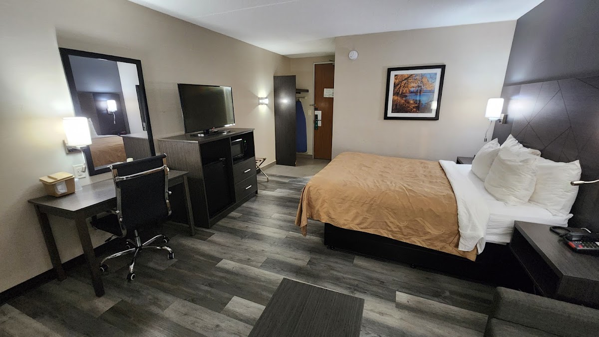 Quality Inn & Suites Danbury near University Hotel 2