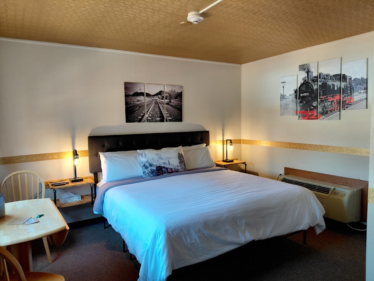 Sugarcreek Village Inn Hotel 2
