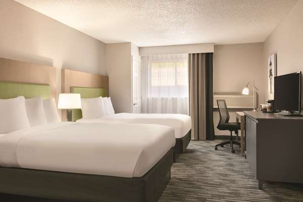 Country Inn & Suites by Radisson, Port Clinton, OH Hotel 2