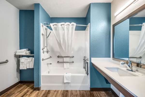 WoodSpring Suites Bradenton Hotel 3