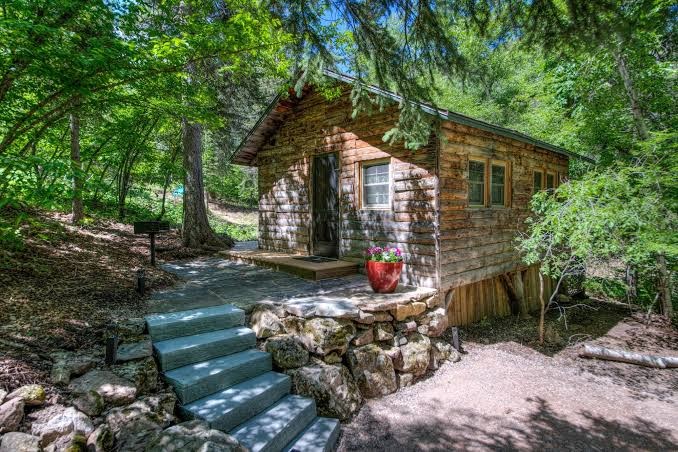 Rim Rock Lodge