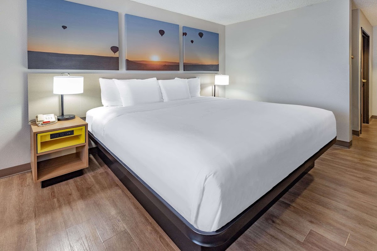 Days Inn by Wyndham Bernalillo Hotel 2