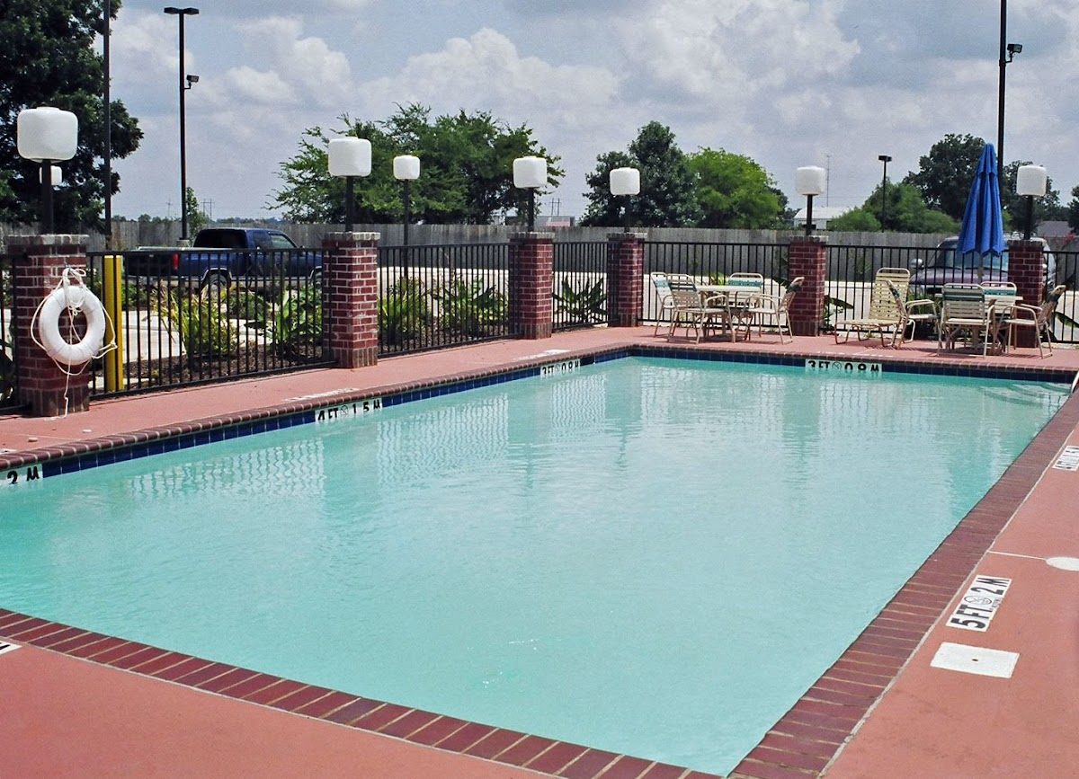 Holiday Inn Express & Suites Greenville by IHG Hotel 3