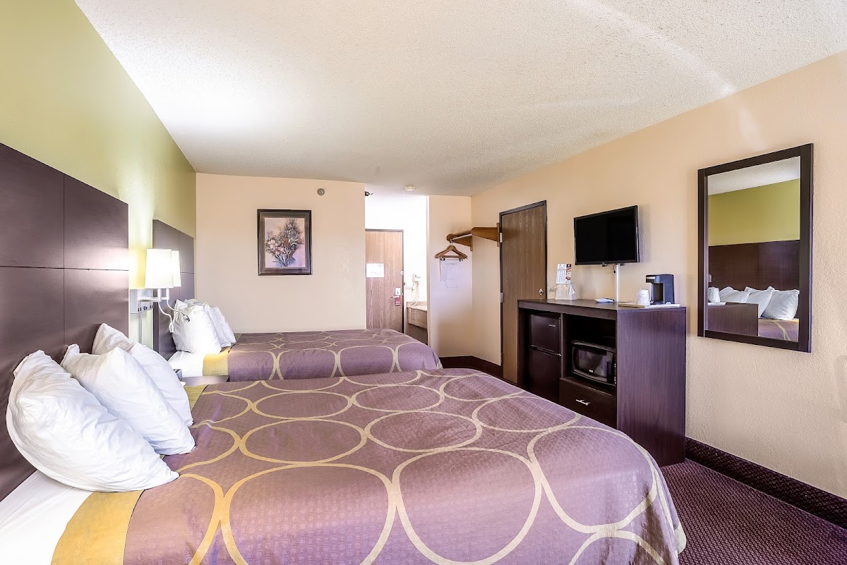 Super 8 by Wyndham Galesburg Hotel 2