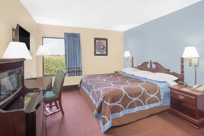 Super 8 by Wyndham Galesburg