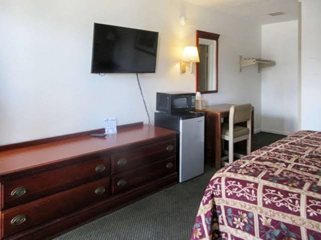 Rodeway Inn Terre Haute near University