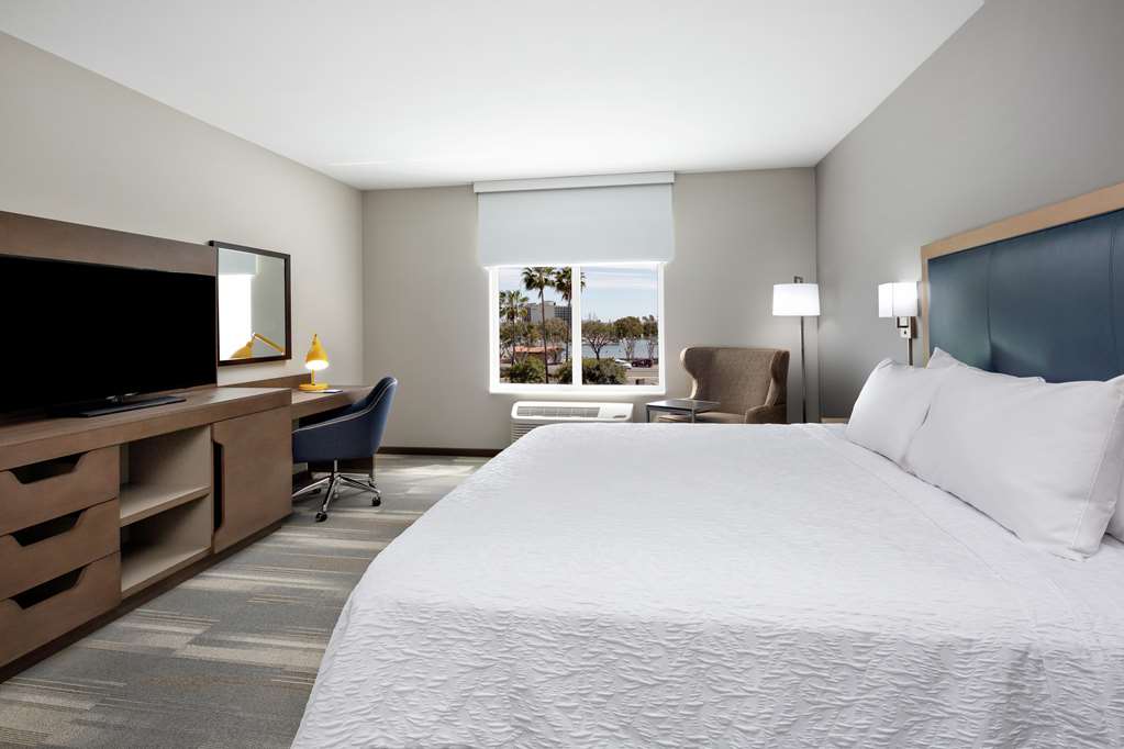 Hampton Inn & Suites San Diego Airport Liberty Station Hotel 2