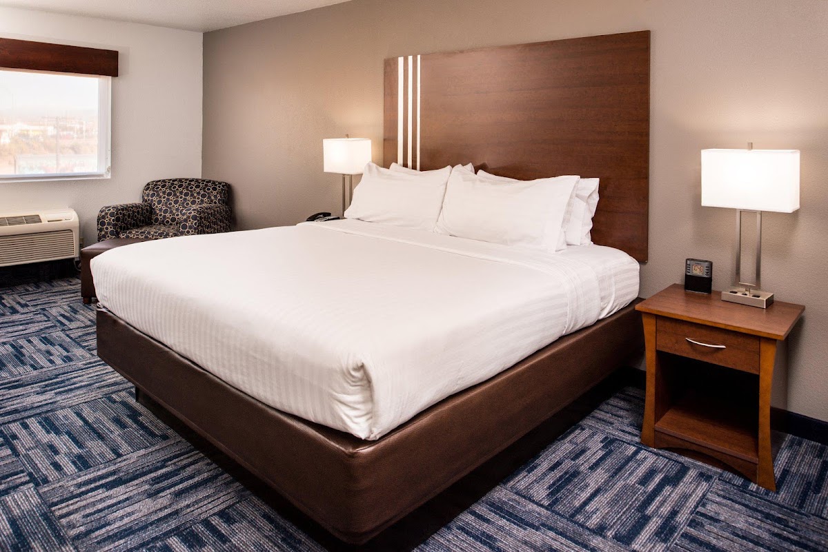 Holiday Inn Express & Suites Alamogordo by IHG Hotel 2