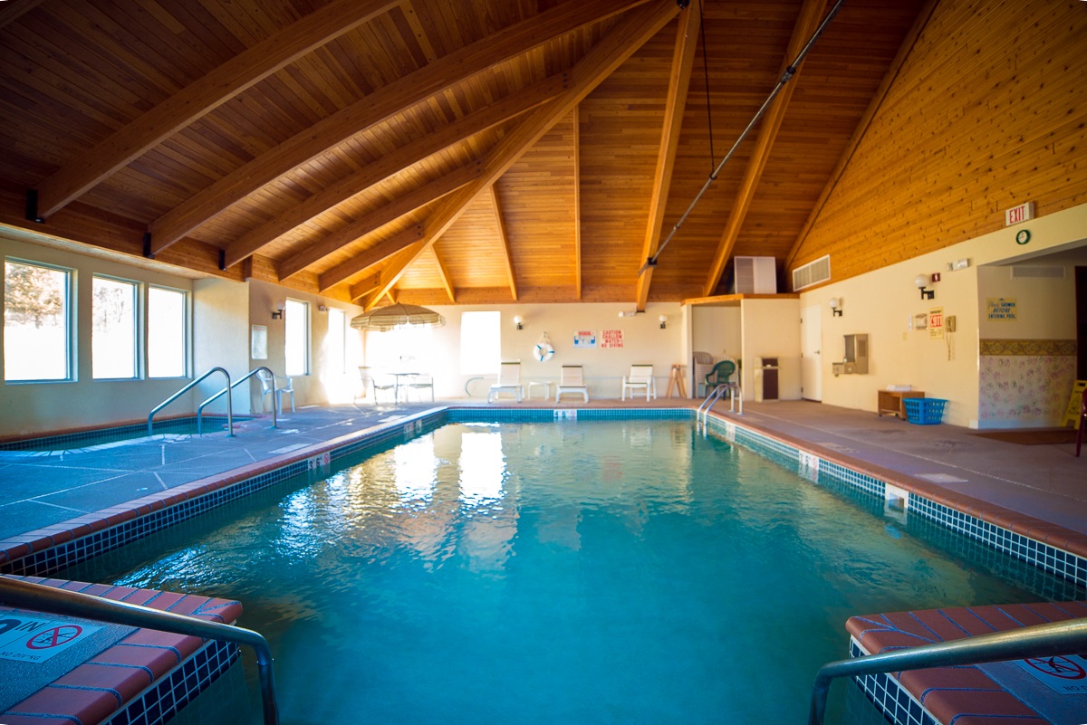 River Valley Inn & Suites Hotel 3