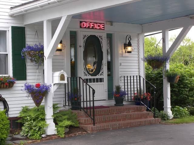 Cedar Crest Inn Hotel 3